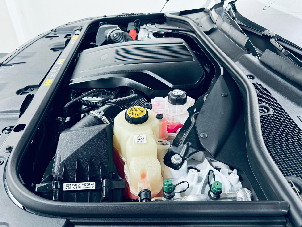 Land Rover Range Rover P530 SE LWB 7 Seat 2025