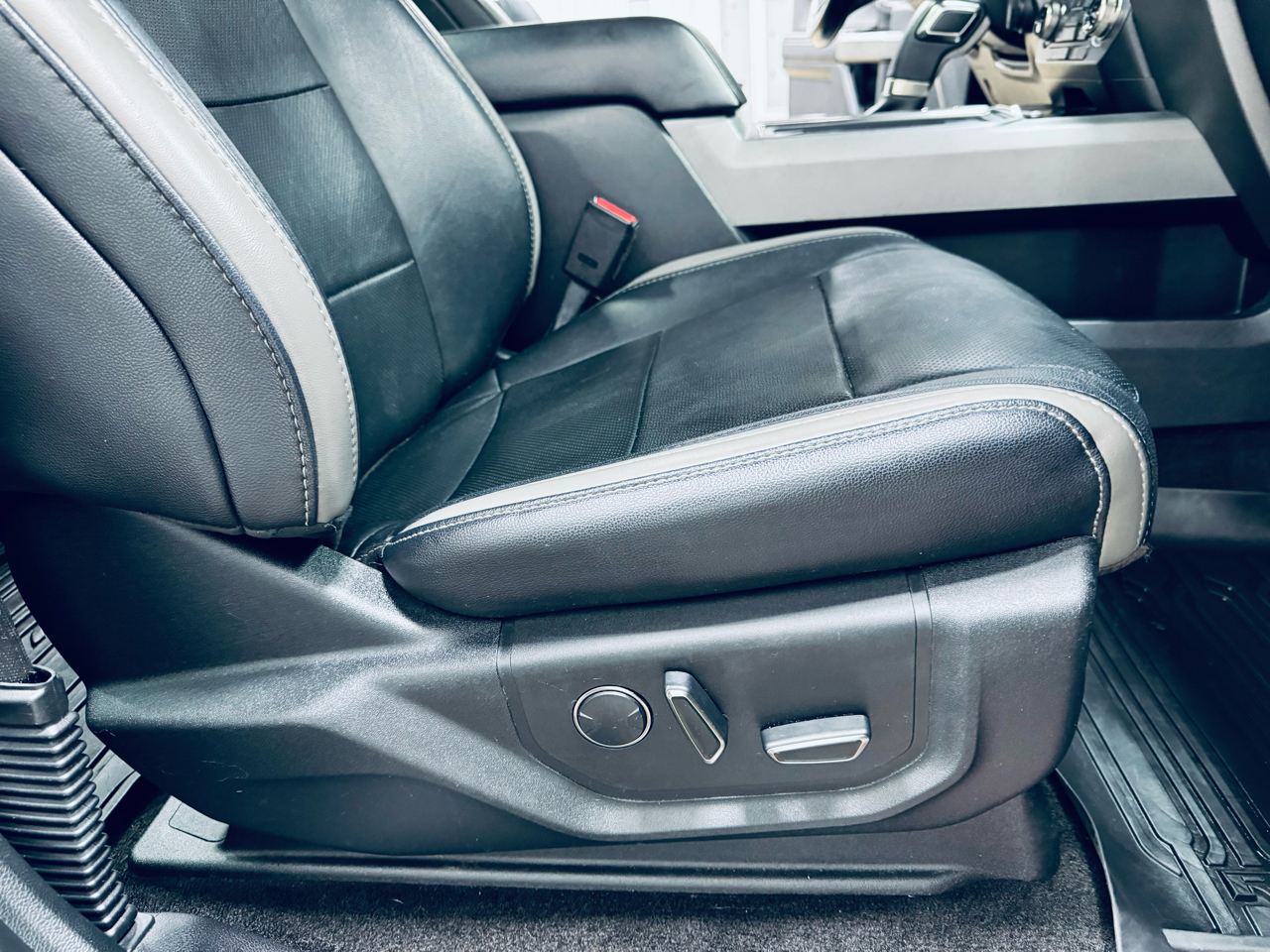 Ford F-150 Raptor 4WD SuperCrew 5.5' Box 2017