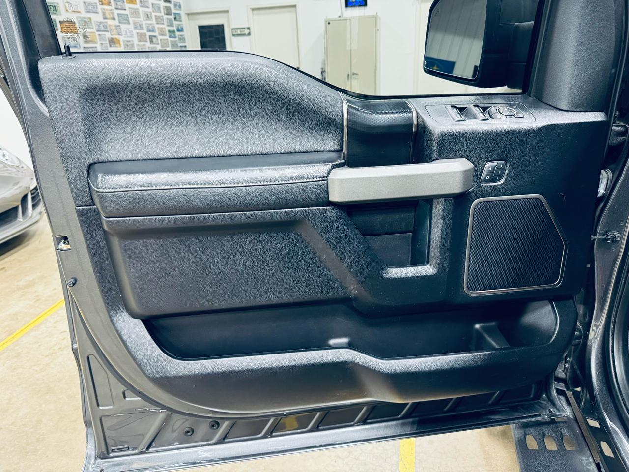 Ford F-150 Raptor 4WD SuperCrew 5.5' Box 2017