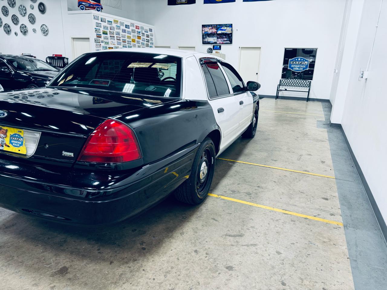 Ford Police Interceptor 4dr Sdn w/3.27 Axle 2011