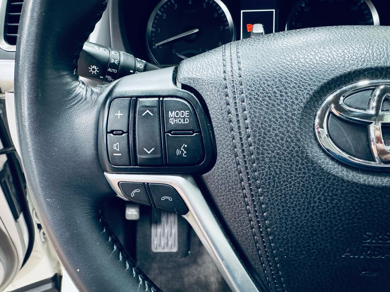 Toyota Highlander Limited V6 FWD (Natl) 2017