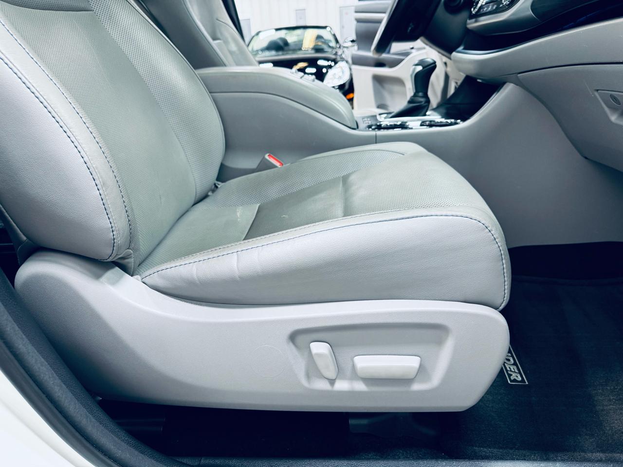 Toyota Highlander Limited V6 FWD (Natl) 2017