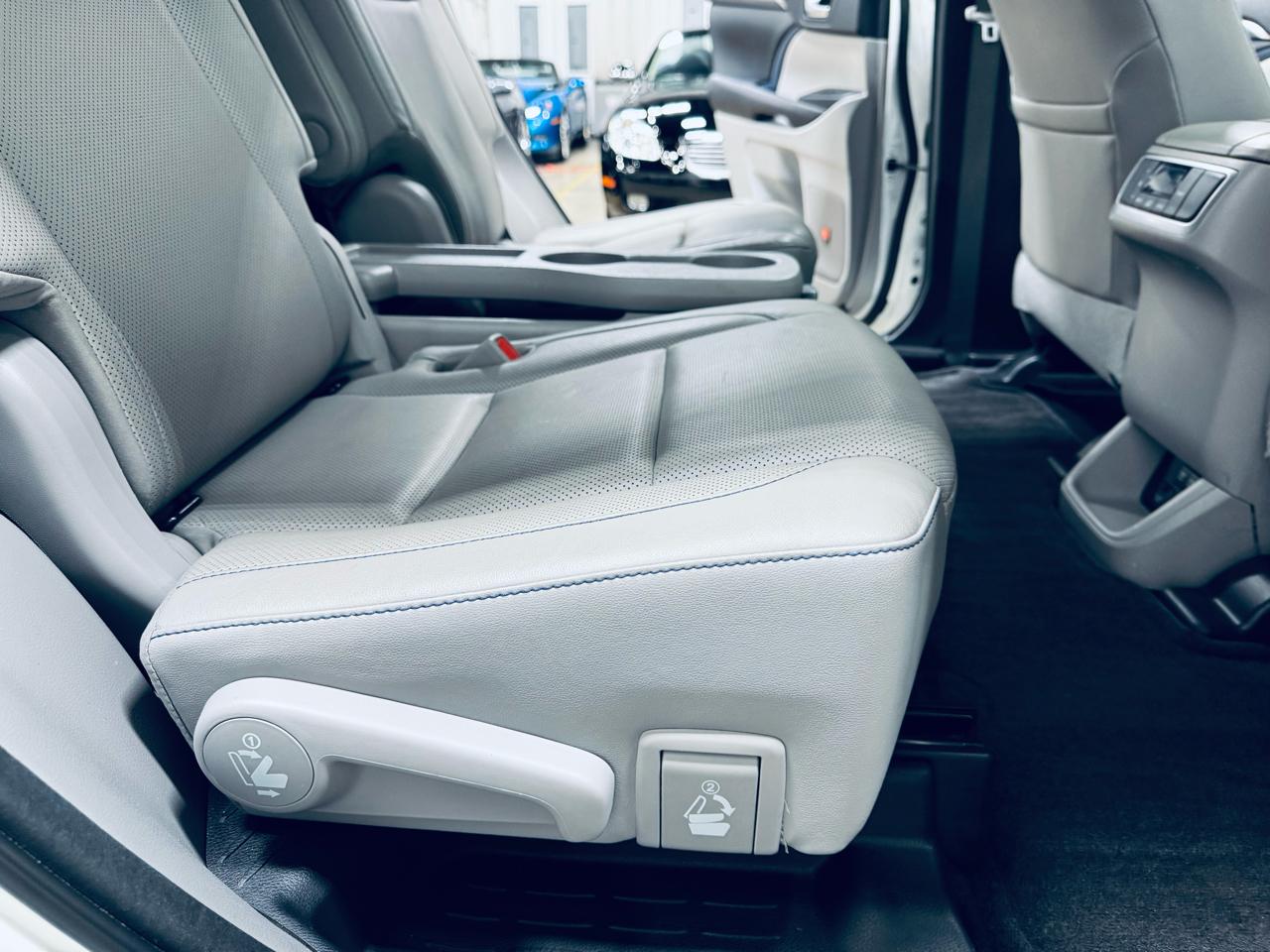 Toyota Highlander Limited V6 FWD (Natl) 2017