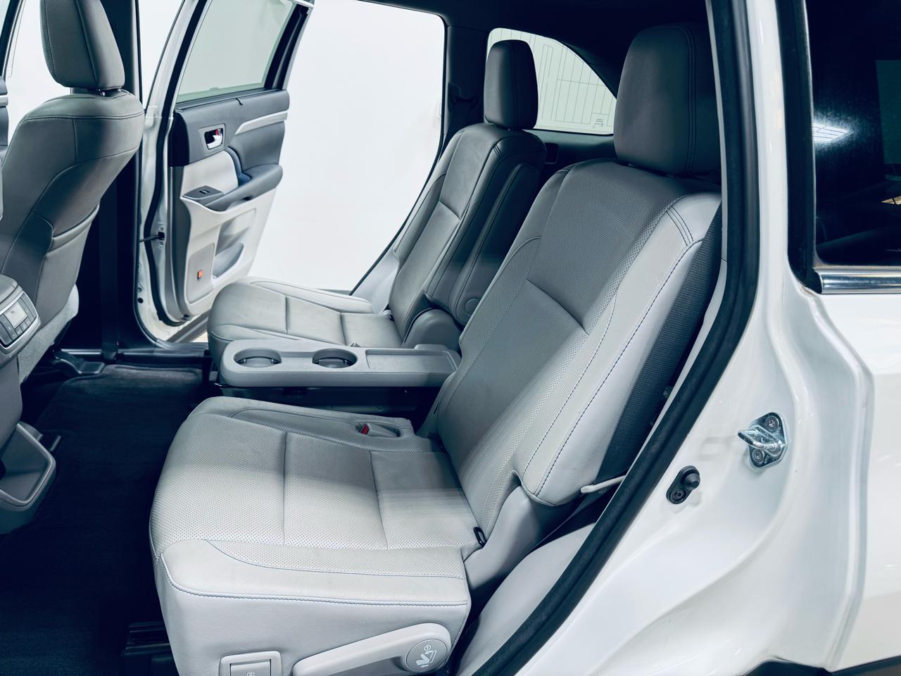 Toyota Highlander Limited V6 FWD (Natl) 2017