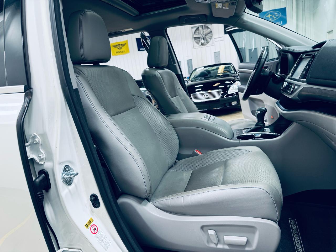 Toyota Highlander Limited V6 FWD (Natl) 2017