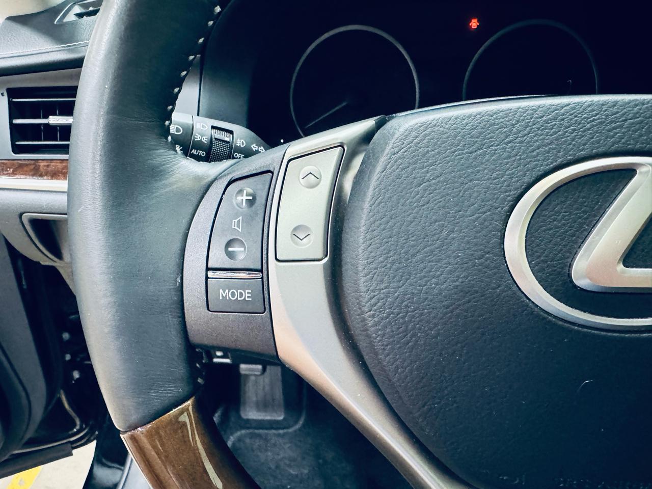 Lexus ES 350 4dr Sdn 2015