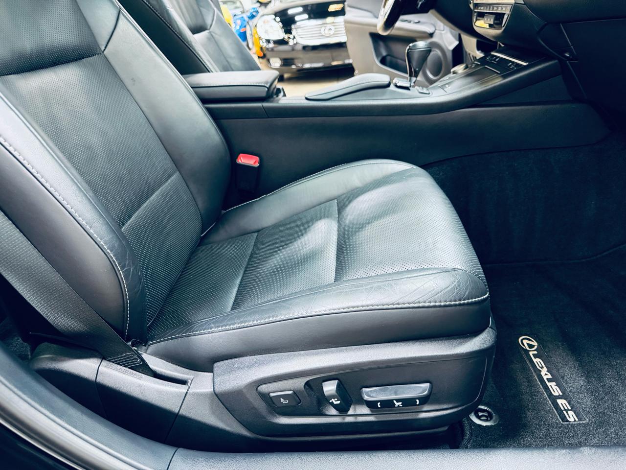 Lexus ES 350 4dr Sdn 2015