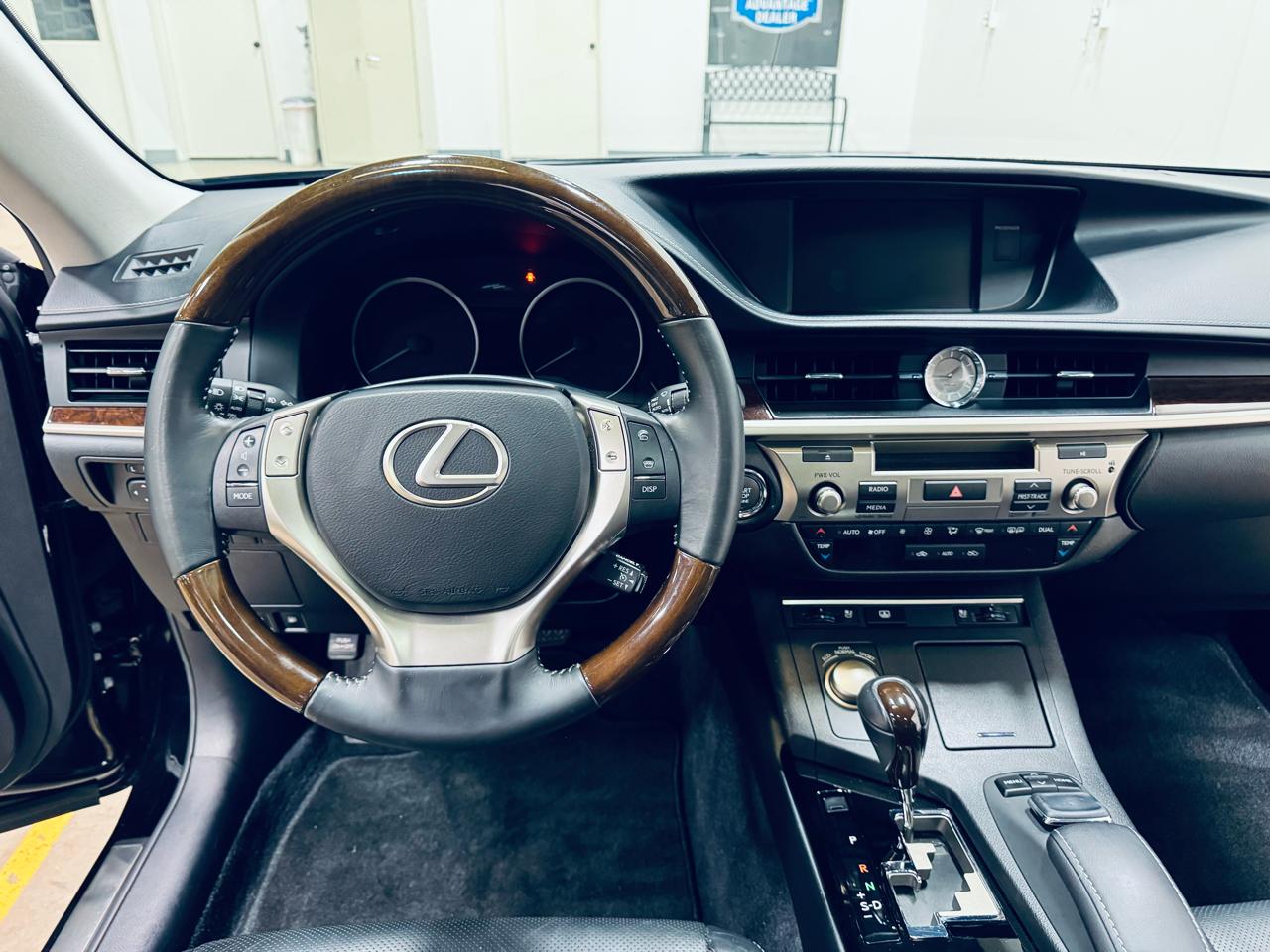 Lexus ES 350 4dr Sdn 2015