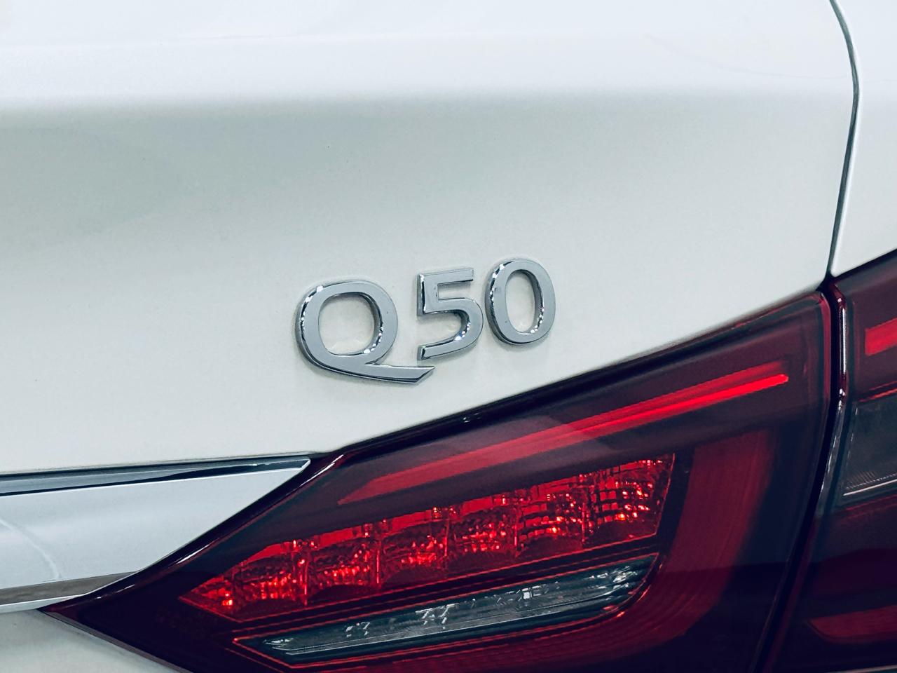 Infiniti Q50 3.0t LUXE AWD 2018