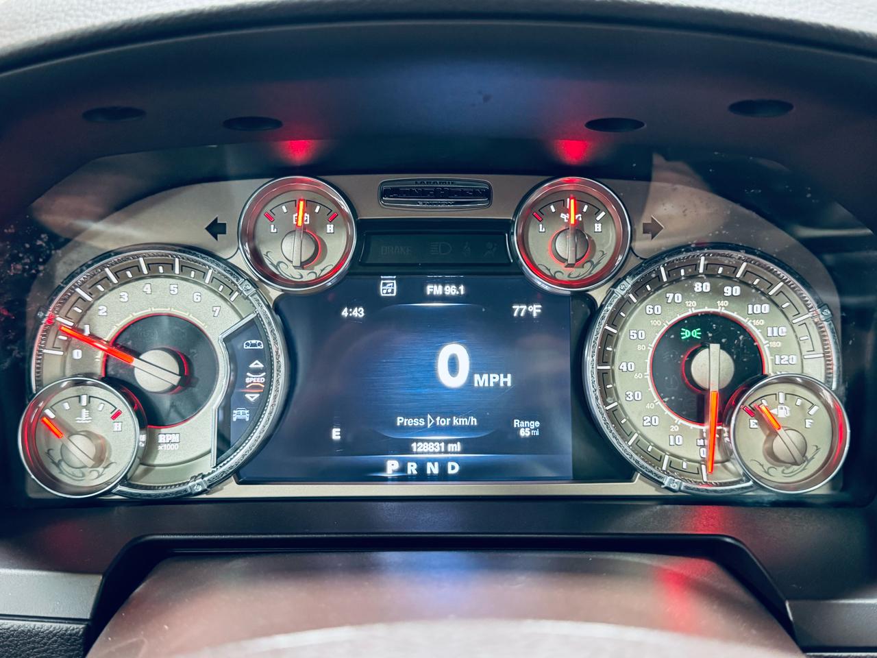 RAM 1500 4WD Crew Cab 140.5" Longhorn 2016