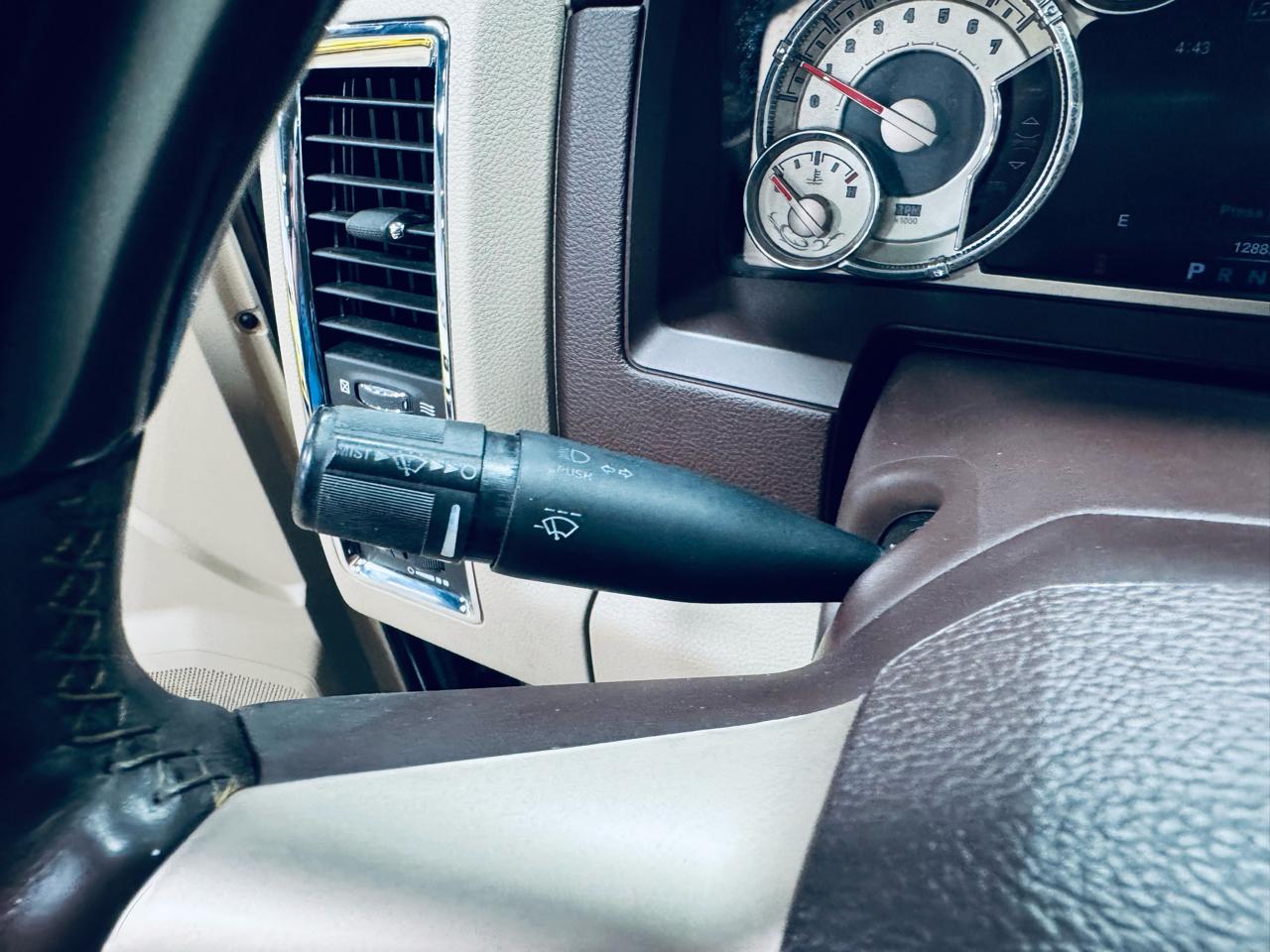 RAM 1500 4WD Crew Cab 140.5" Longhorn 2016