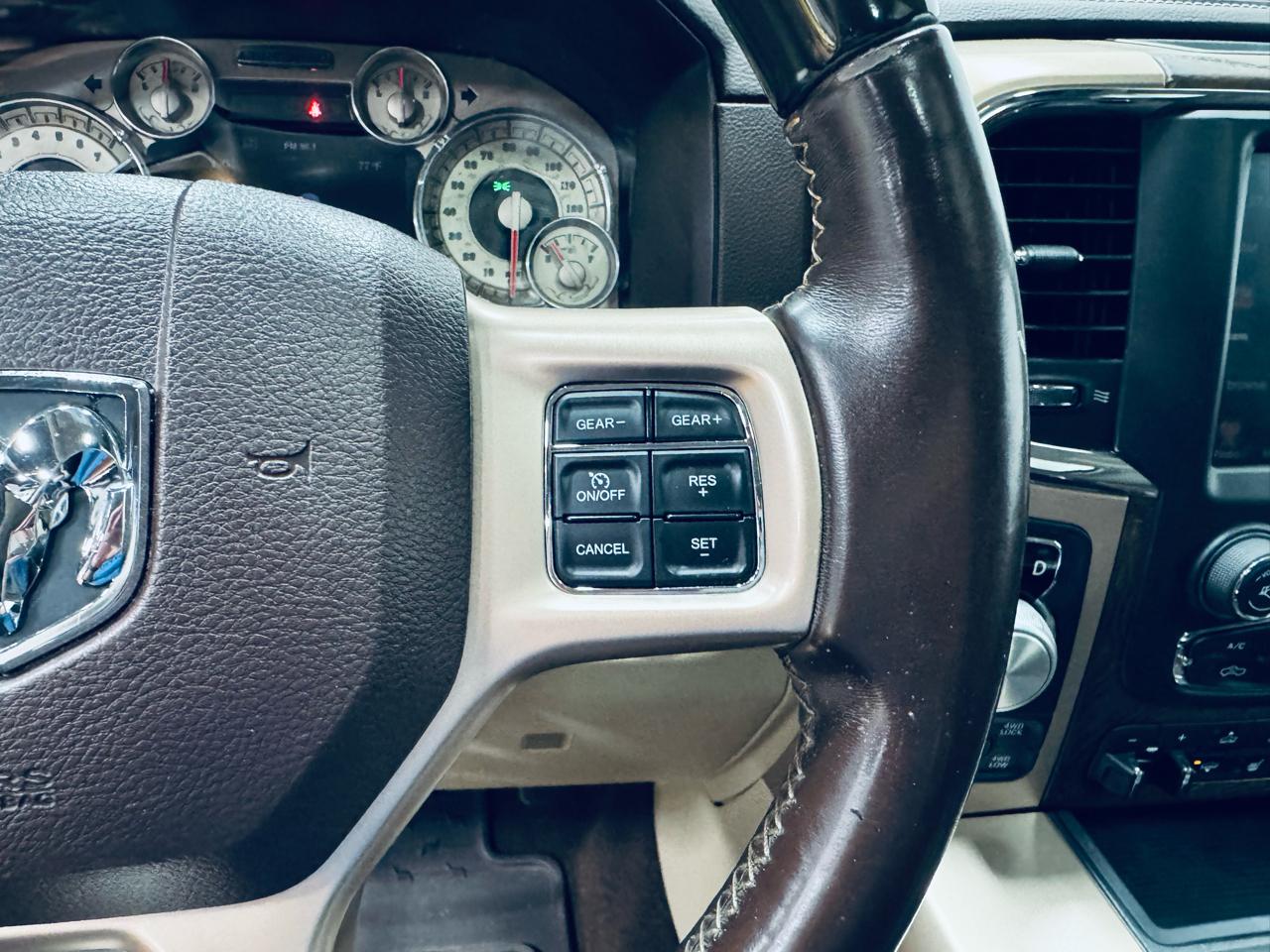 RAM 1500 4WD Crew Cab 140.5" Longhorn 2016