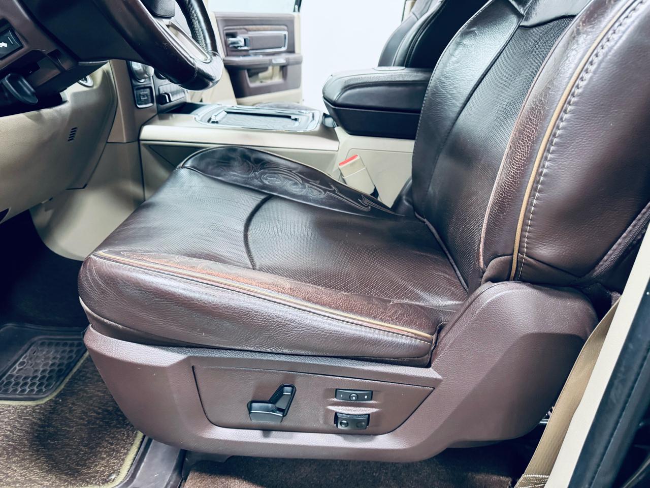 RAM 1500 4WD Crew Cab 140.5" Longhorn 2016