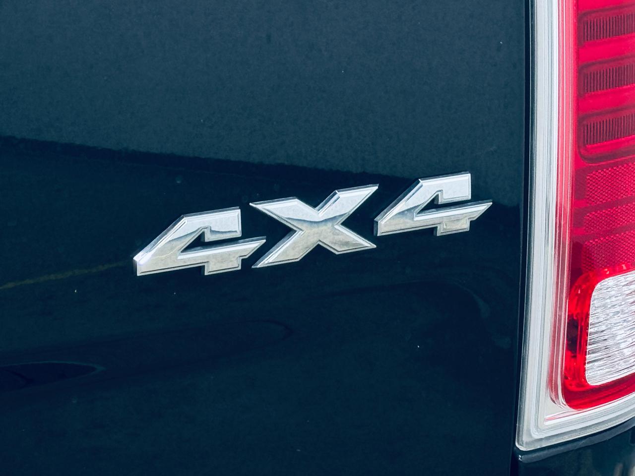 RAM 1500 4WD Crew Cab 140.5" Longhorn 2016