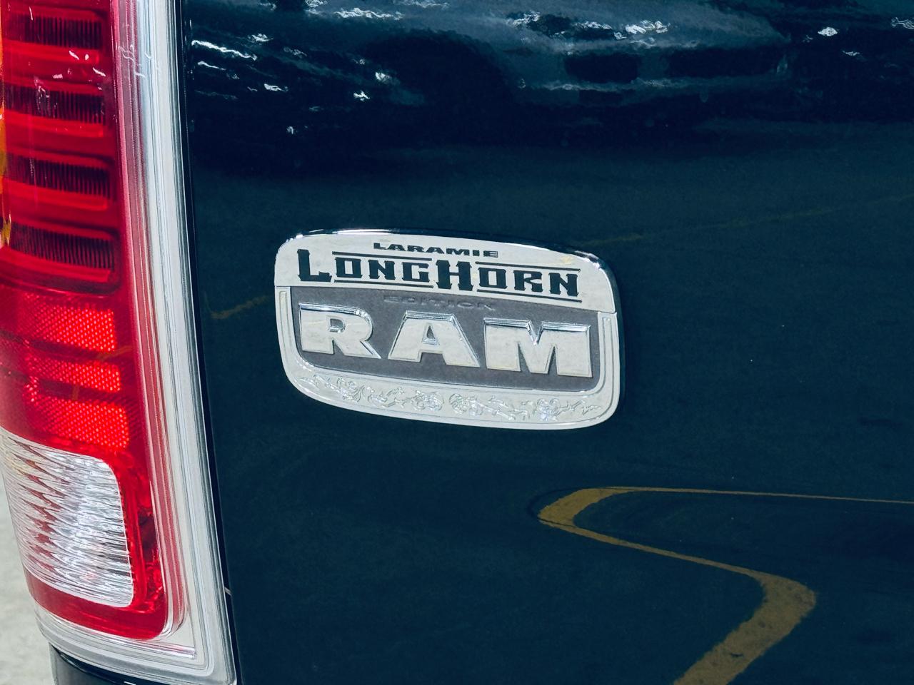 RAM 1500 4WD Crew Cab 140.5" Longhorn 2016