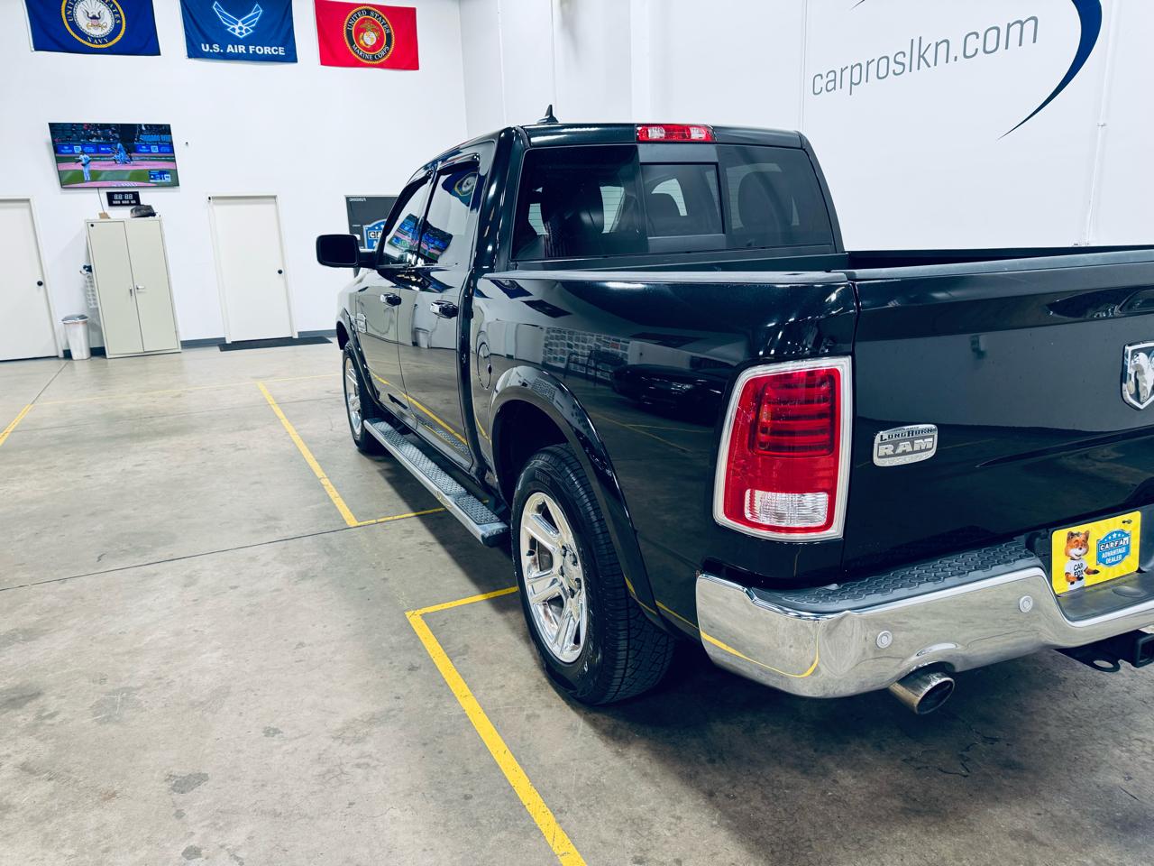 RAM 1500 4WD Crew Cab 140.5" Longhorn 2016