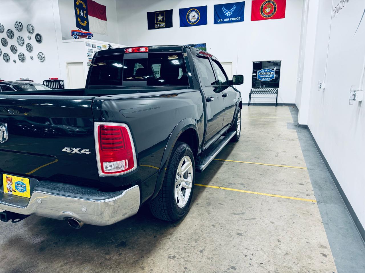 RAM 1500 4WD Crew Cab 140.5" Longhorn 2016