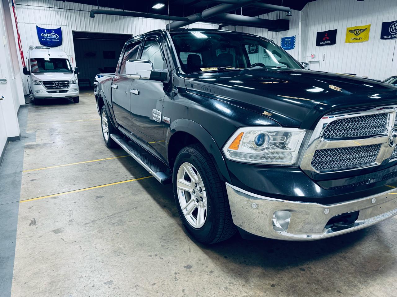 RAM 1500 4WD Crew Cab 140.5" Longhorn 2016