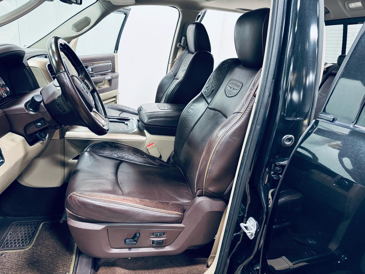 RAM 1500 4WD Crew Cab 140.5" Longhorn 2016