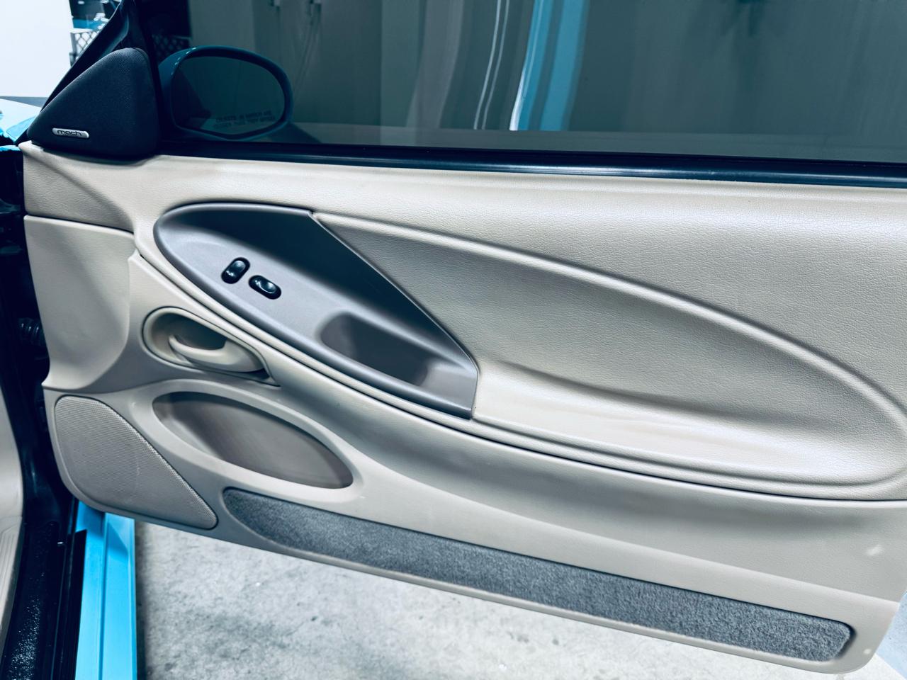 Ford Mustang 2dr Cpe GT Deluxe 2004