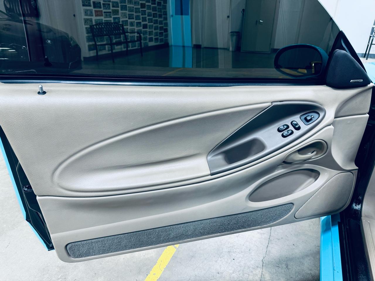 Ford Mustang 2dr Cpe GT Deluxe 2004