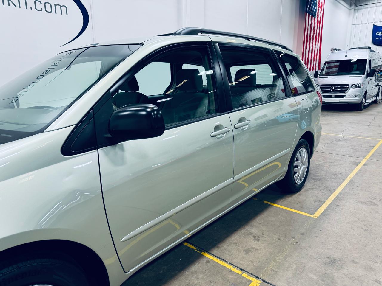 Toyota Sienna 5dr CE FWD 7-Passenger (Natl) 2006