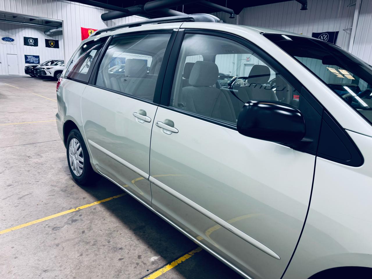 Toyota Sienna 5dr CE FWD 7-Passenger (Natl) 2006