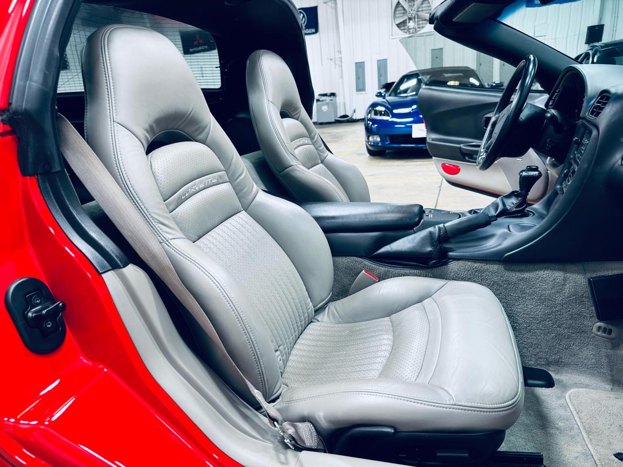 Chevrolet Corvette 2dr Cpe 2004