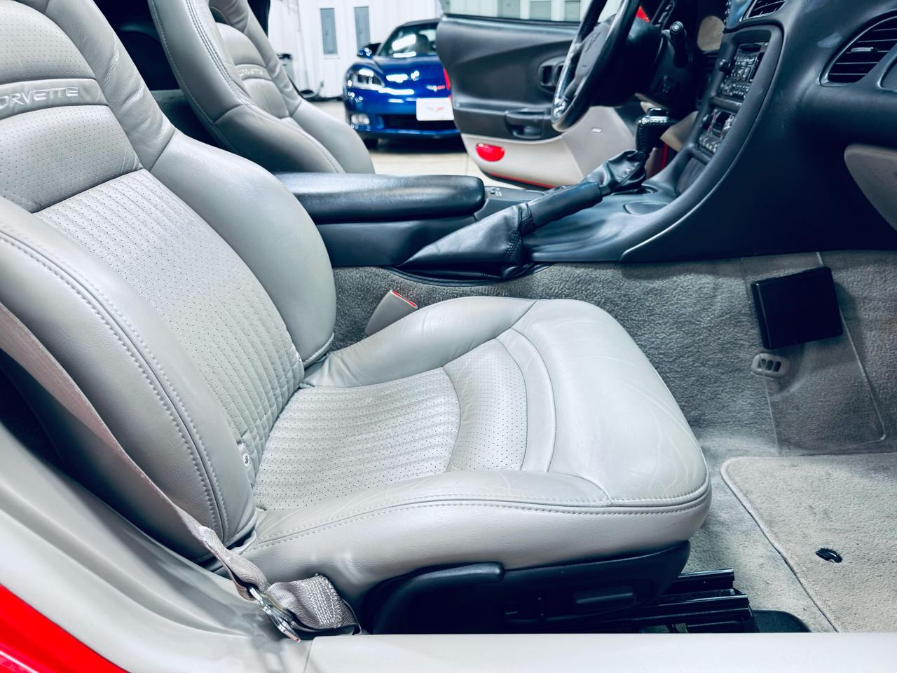 Chevrolet Corvette 2dr Cpe 2004