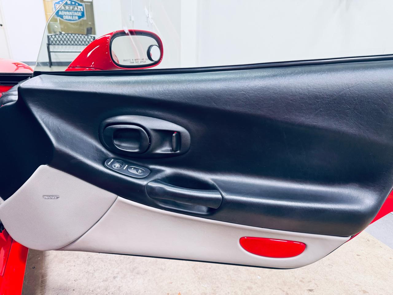 Chevrolet Corvette 2dr Cpe 2004