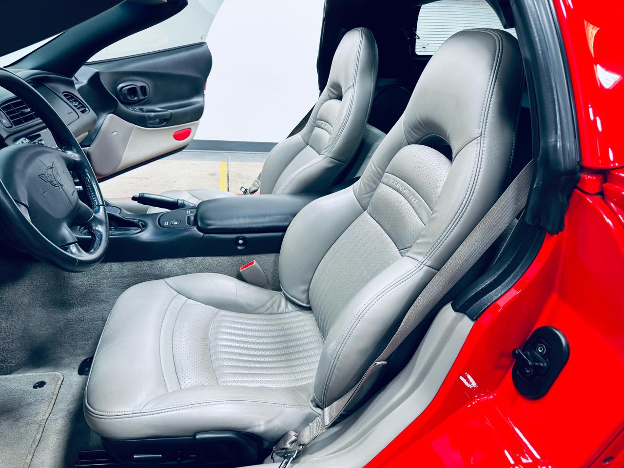 Chevrolet Corvette 2dr Cpe 2004