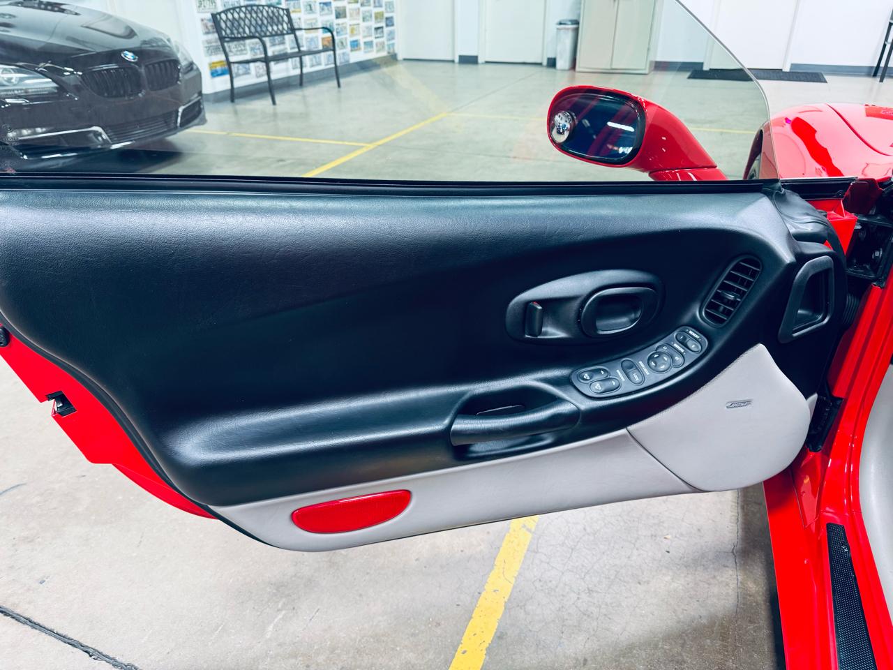 Chevrolet Corvette 2dr Cpe 2004