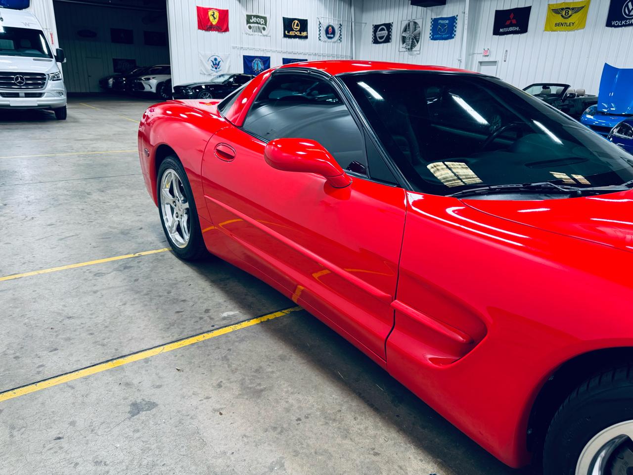 Chevrolet Corvette 2dr Cpe 2004