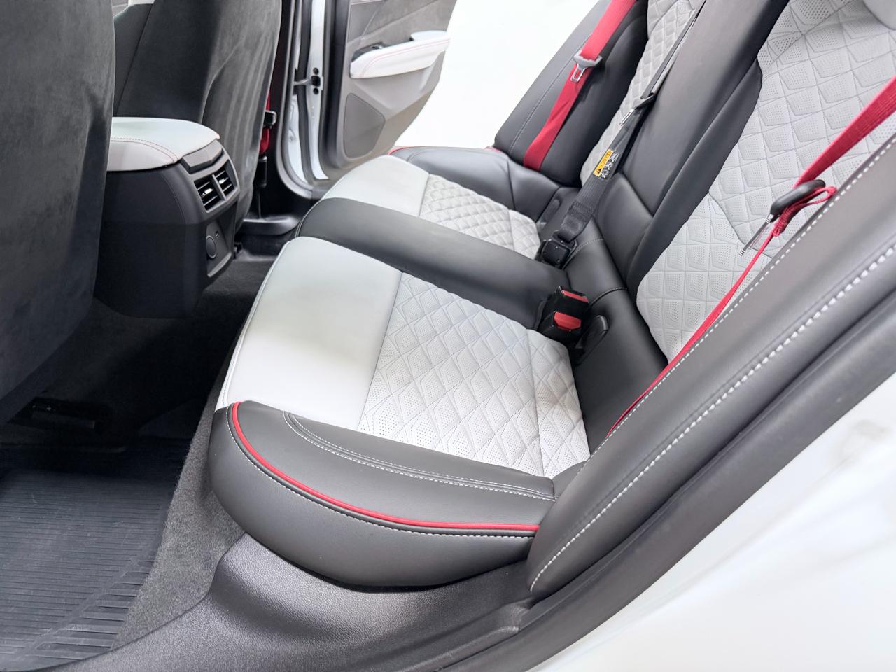 Cadillac CT4-V 4dr Sdn Blackwing 2023