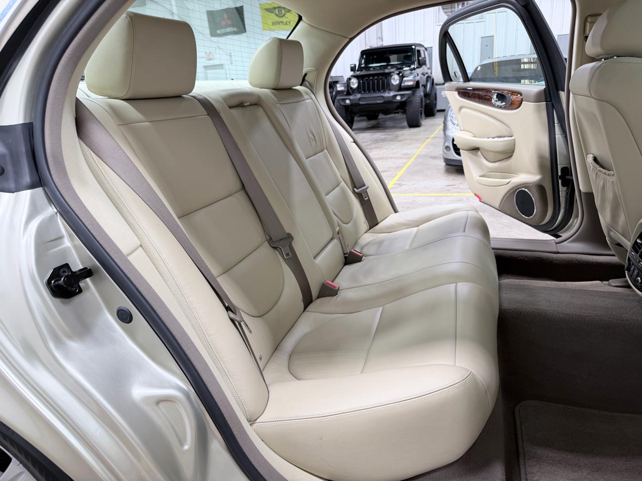Jaguar XJ 4dr Sdn XJ8 LWB 2006