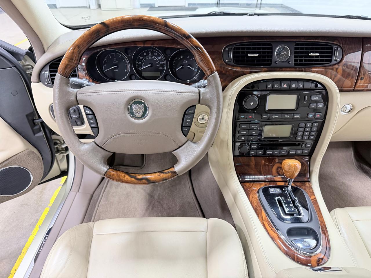 Jaguar XJ 4dr Sdn XJ8 LWB 2006