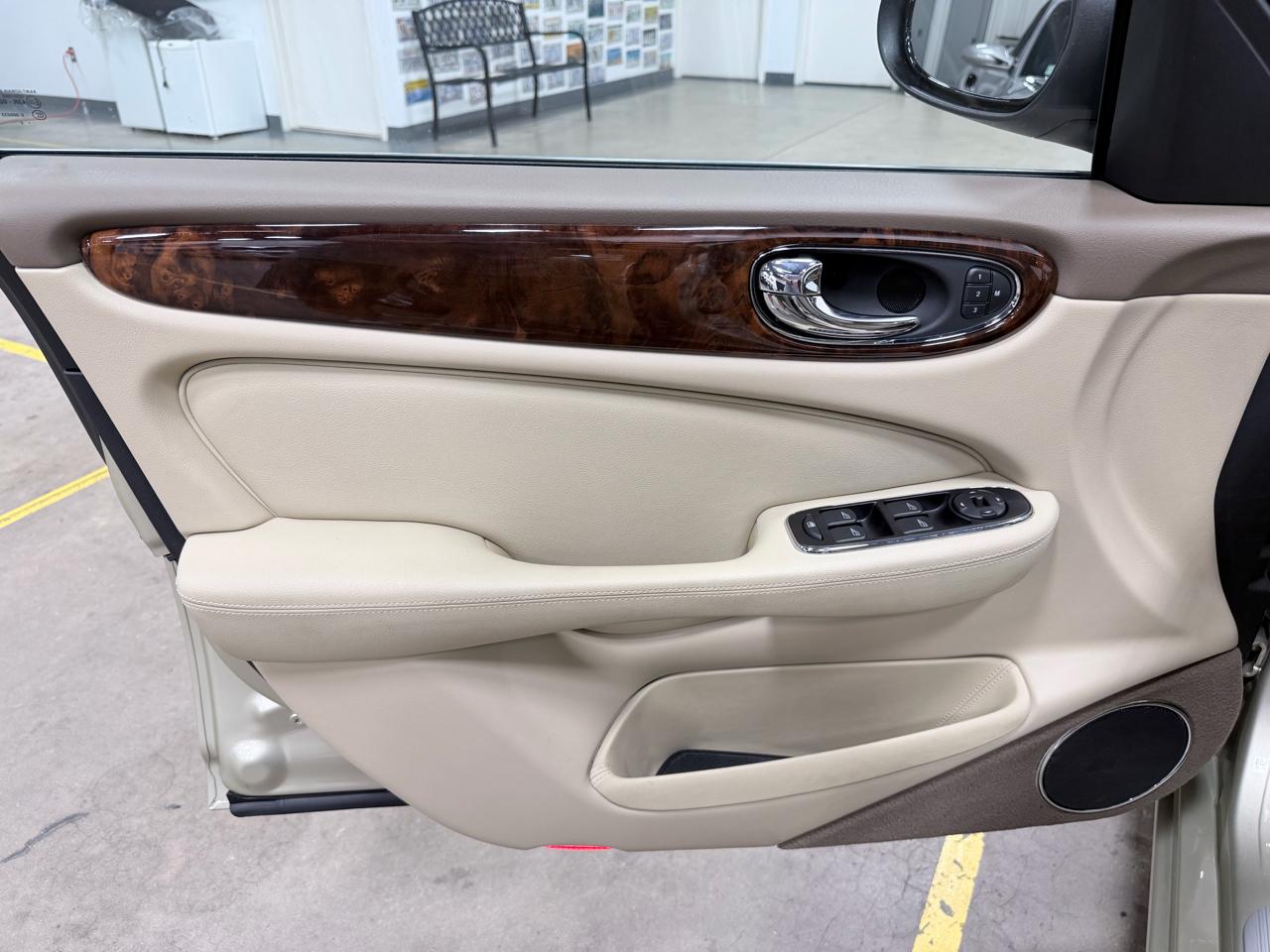 Jaguar XJ 4dr Sdn XJ8 LWB 2006