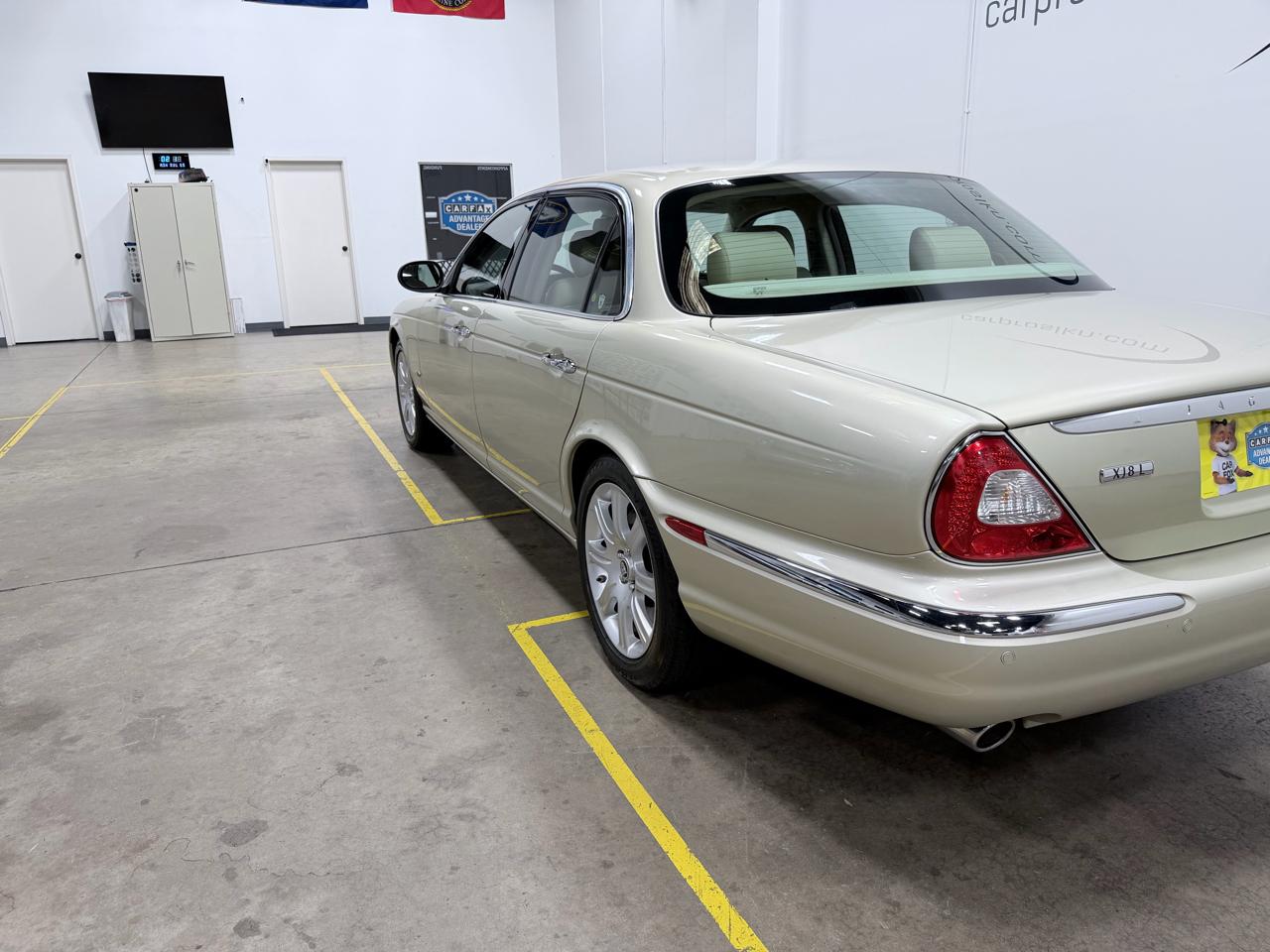 Jaguar XJ 4dr Sdn XJ8 LWB 2006