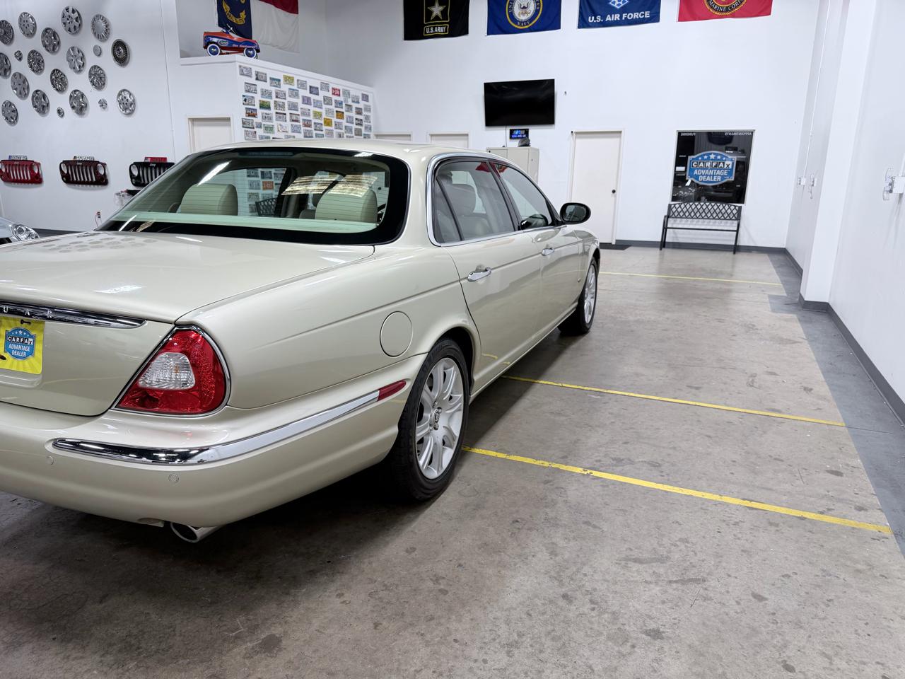 Jaguar XJ 4dr Sdn XJ8 LWB 2006