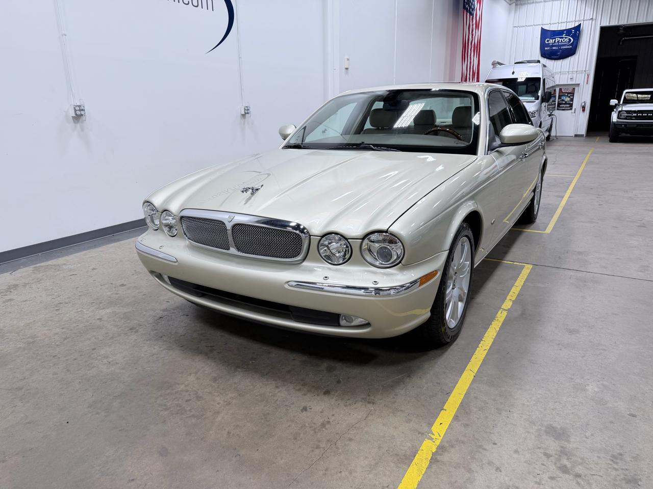 Jaguar XJ 4dr Sdn XJ8 LWB 2006