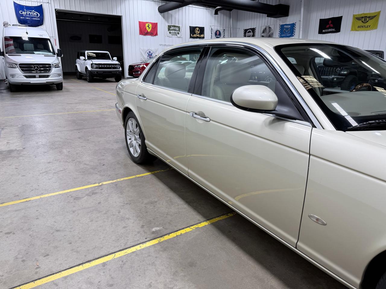 Jaguar XJ 4dr Sdn XJ8 LWB 2006