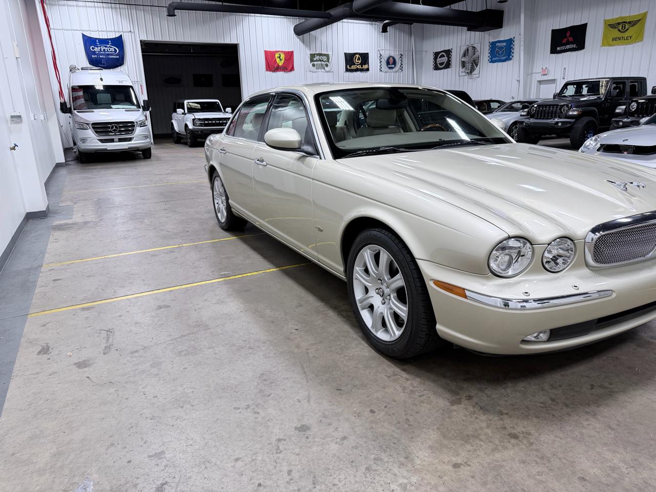 Jaguar XJ 4dr Sdn XJ8 LWB 2006