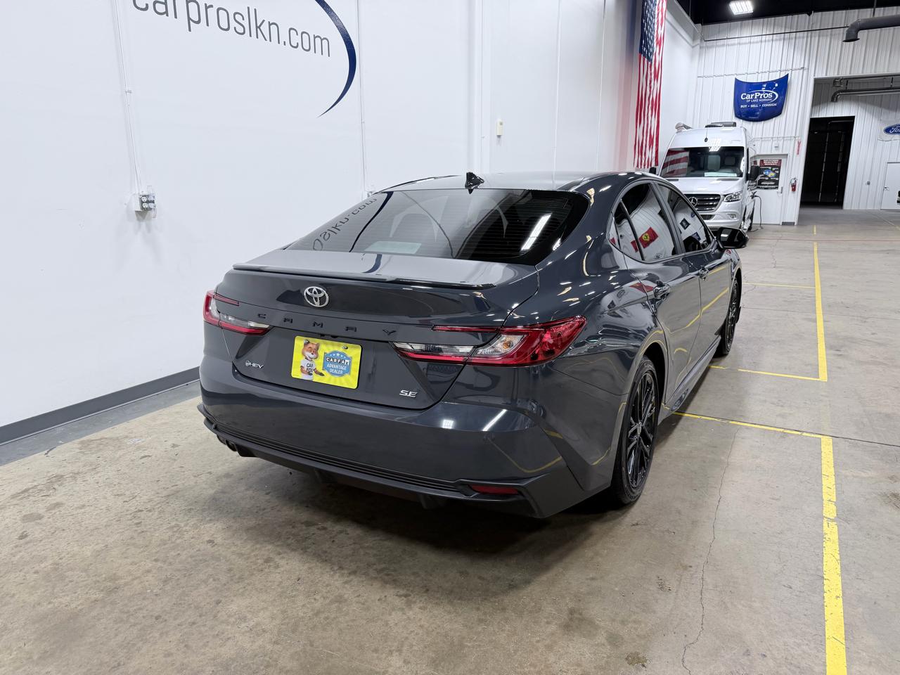 Toyota Camry XLE (Natl) 2025