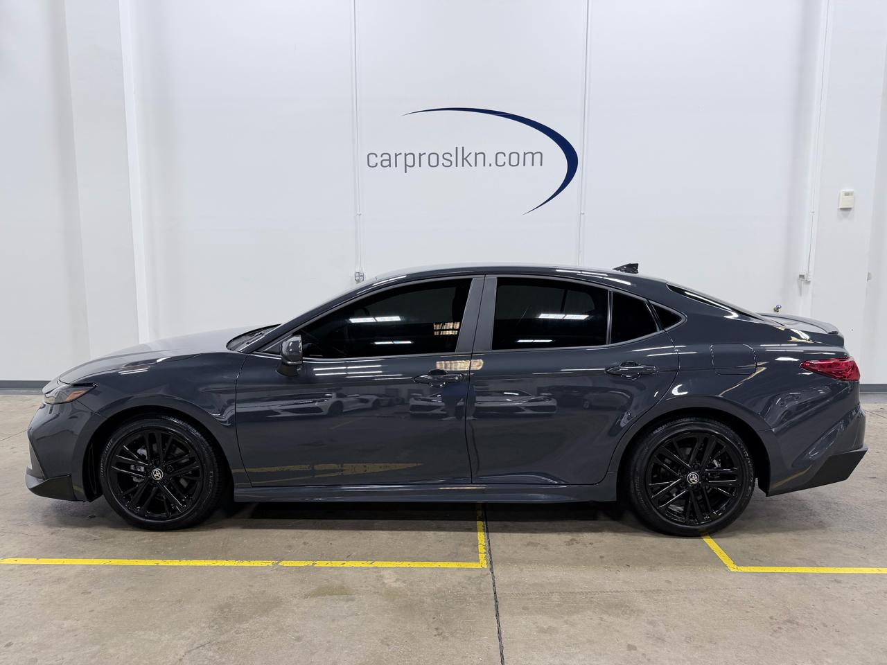 Toyota Camry XLE (Natl) 2025
