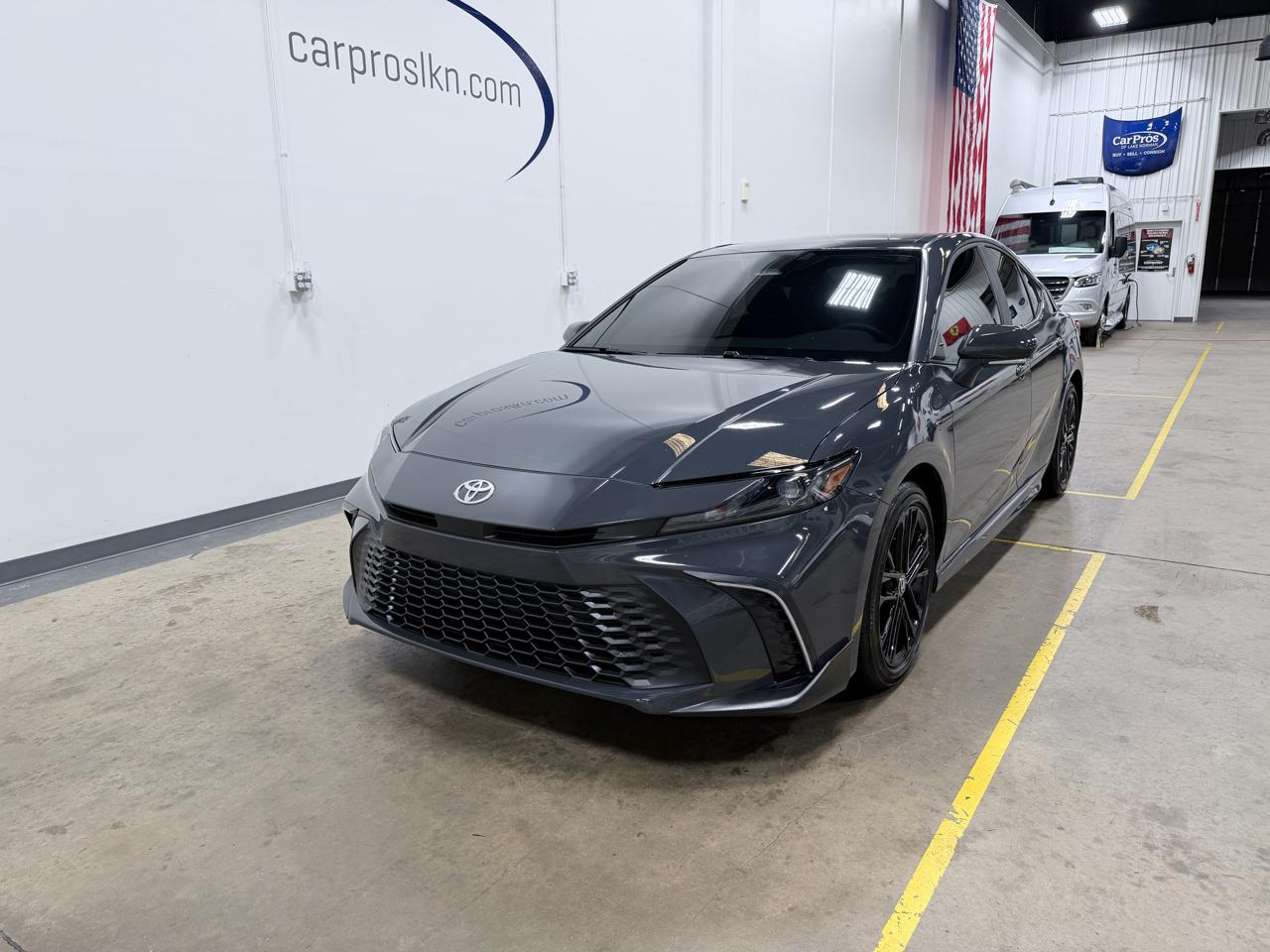 Toyota Camry XLE (Natl) 2025