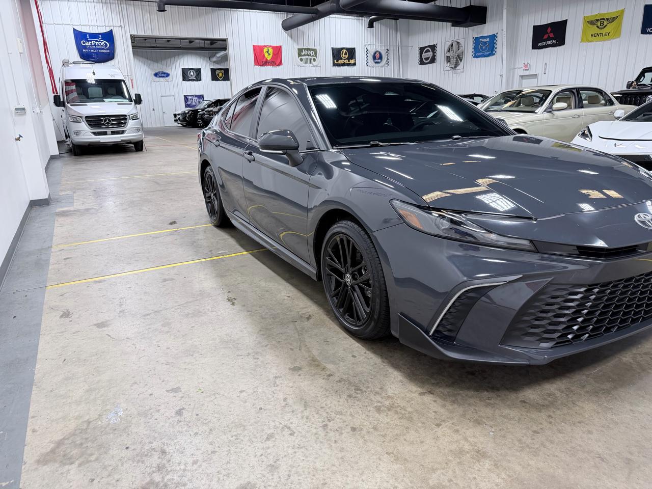 Toyota Camry XLE (Natl) 2025