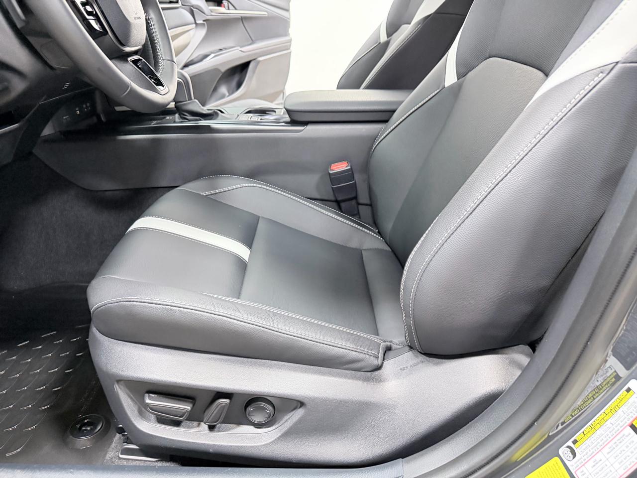 Toyota Camry XLE (Natl) 2025