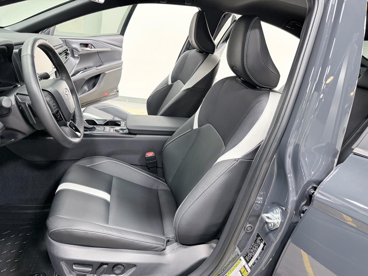 Toyota Camry XLE (Natl) 2025