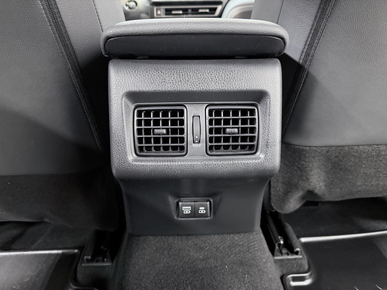 Toyota Camry XLE (Natl) 2025