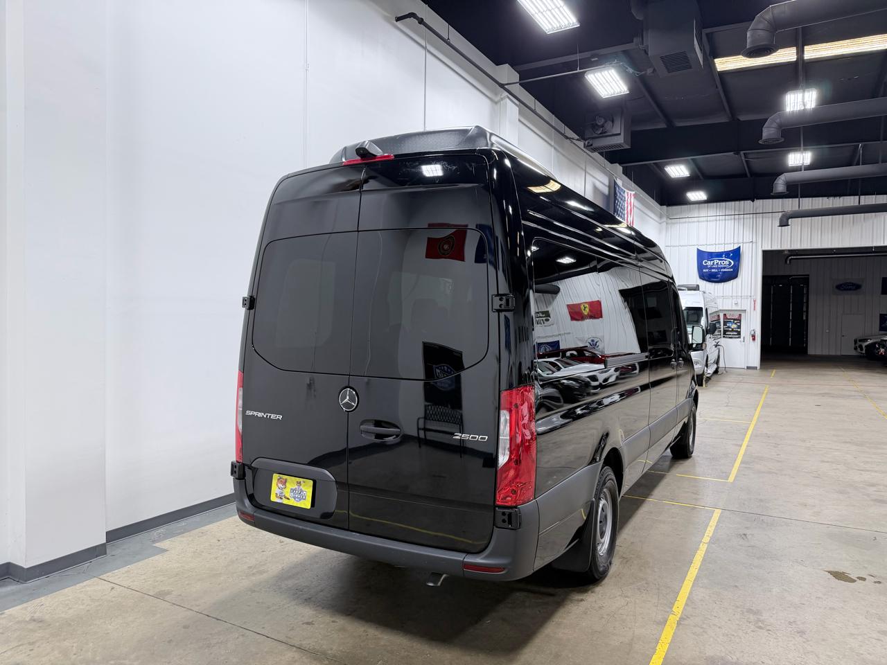 Mercedes-Benz Sprinter Passenger Van 2500 High Roof I4 Diesel 170" RWD 2025